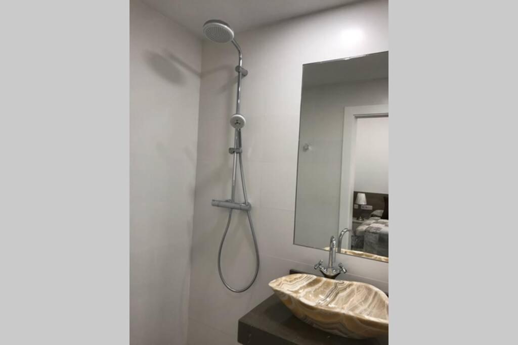 Ferienwohnung Precioso Piso En Paseo De La Bomba Free Parking Granada Exterior foto